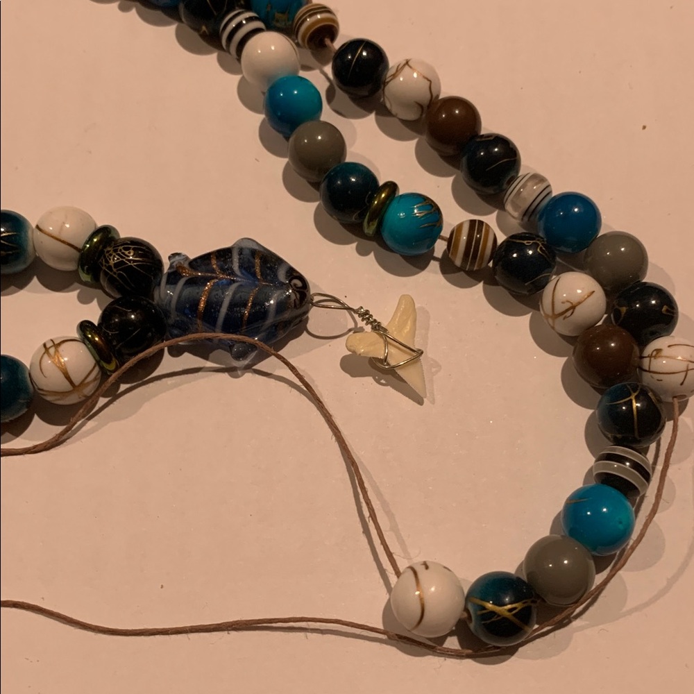 Vintage glass and plastic beads w glass fish, shark tooth pendant 40” necklace - Picture 2 of 4